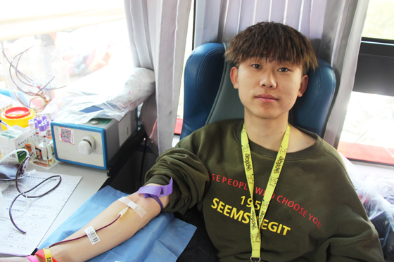 飛揚熱血青春 匯集愛心洪流——安康學(xué)院積極開展冬季獻(xiàn)血活動