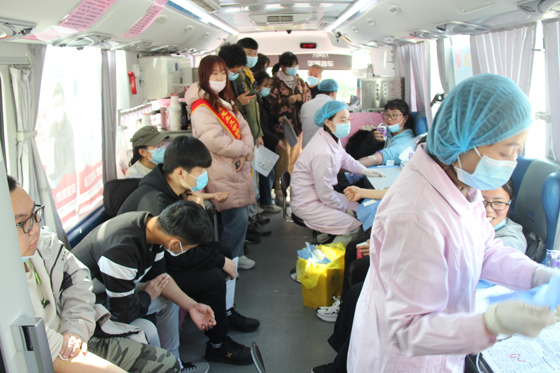 飛揚熱血青春 匯集愛心洪流——安康學(xué)院積極開展冬季獻(xiàn)血活動