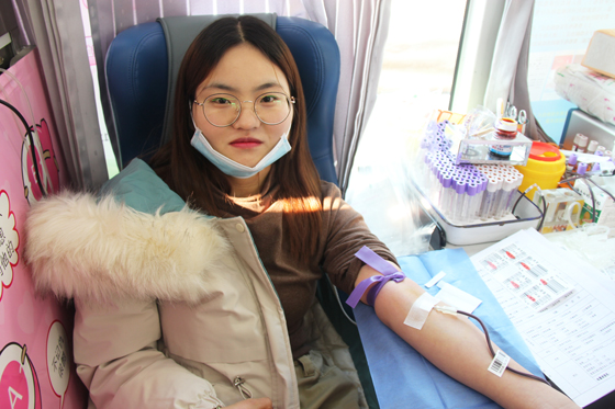 飛揚熱血青春 匯集愛心洪流——安康學(xué)院積極開展冬季獻(xiàn)血活動