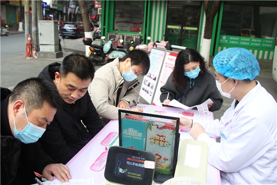 用熱血為冬日儲(chǔ)備一份溫暖 ——漢濱區(qū)委區(qū)政府組織開(kāi)展冬季應(yīng)急獻(xiàn)血活動(dòng)