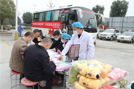 人民警察一心為民，捋袖捐血鐵血柔情——安康市公安局積極開展冬季獻血活動