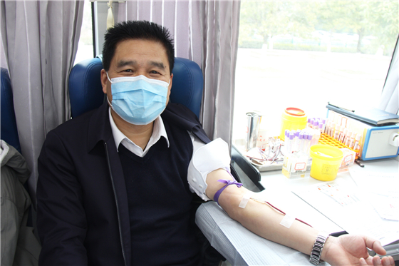 人民警察一心為民，捋袖捐血鐵血柔情——安康市公安局積極開展冬季獻血活動