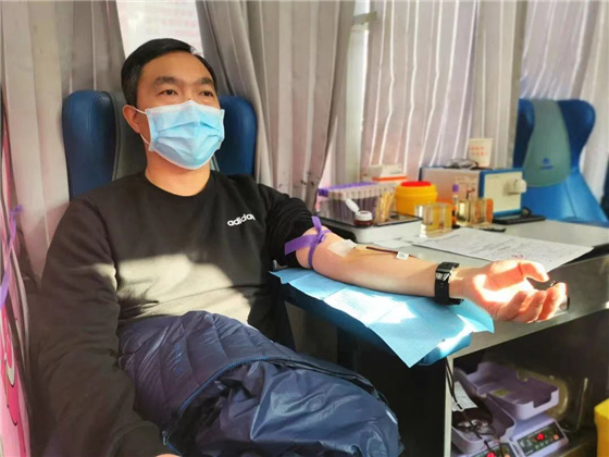 安康市委機關(guān)組織開展“熱血奉獻·溫暖有你”無償獻血活動