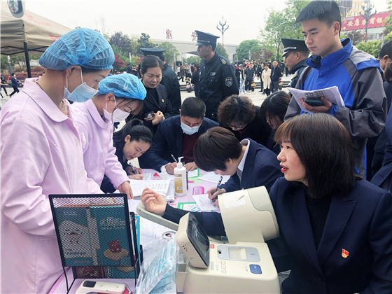 懷感恩之心 回社會之情 ——陜西興科房建集團積極開展主題獻血活動