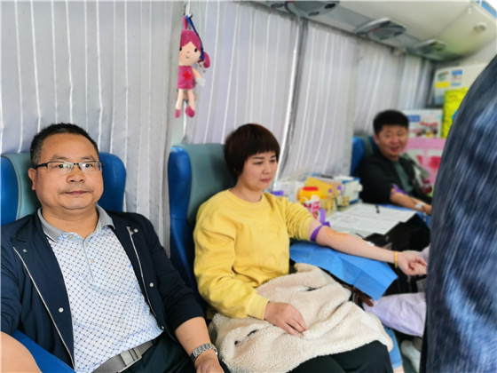獻(xiàn)血傳真情，為黨旗添光彩 ——三元村春季無(wú)償獻(xiàn)血活動(dòng)側(cè)記
