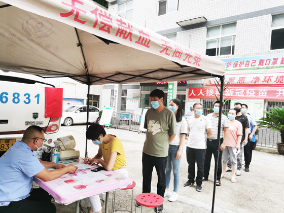 服務(wù)社會 熱心公益——嵐皋縣滔河鎮(zhèn)組織開展愛心獻血活動