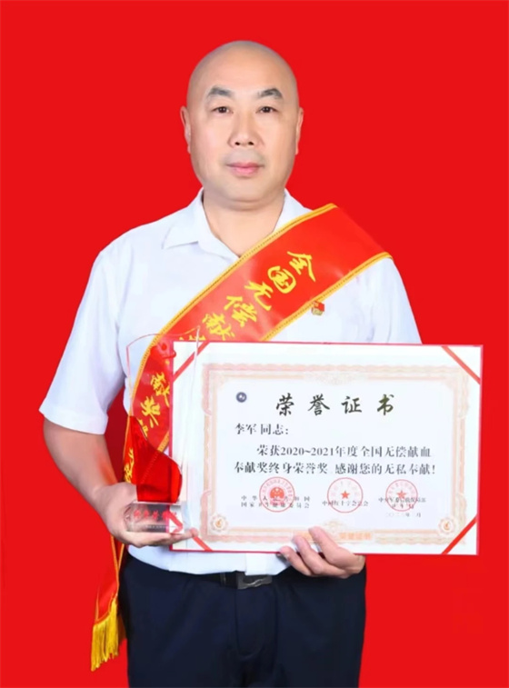 安康李軍，18年獻出“10”個自己……