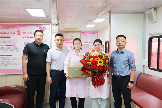 安康市中心血站開展“5·12”國際護(hù)士節(jié)慰問活動