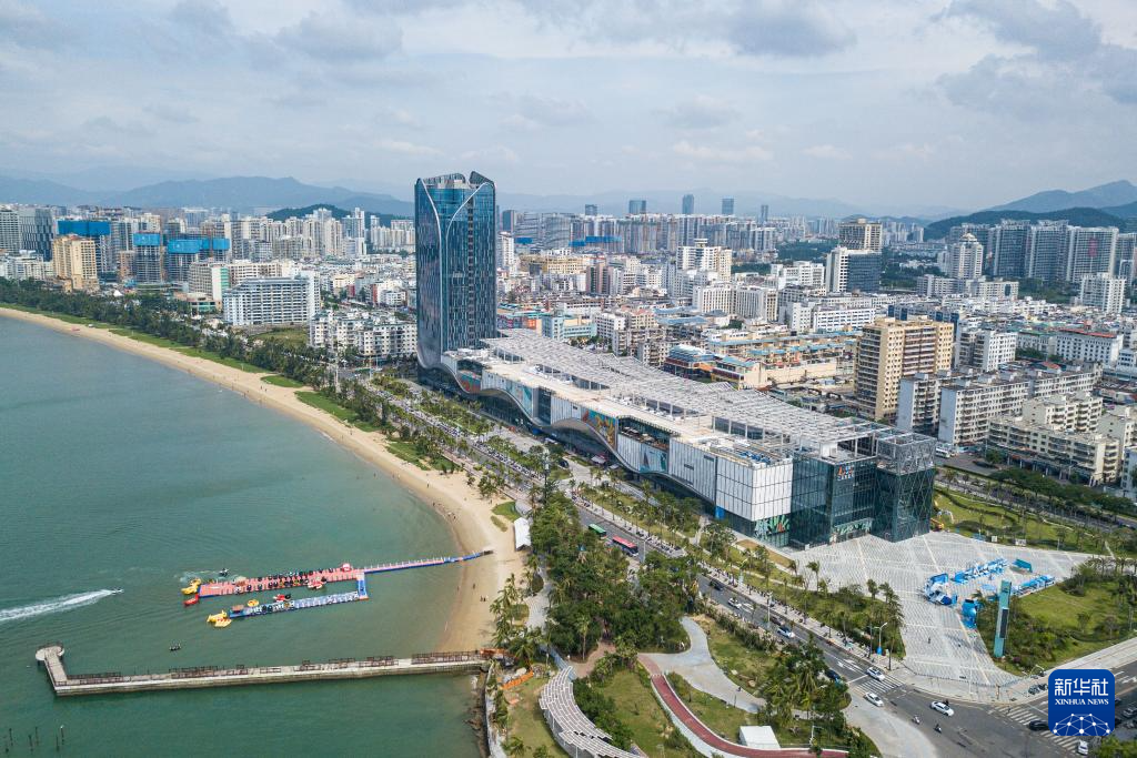 海南自貿(mào)港重點園區(qū)——三亞中央商務(wù)區(qū)（無人機照片，11月1日攝）。新華社記者 蒲曉旭攝