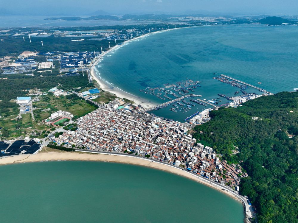 這是2024年10月16日拍攝的福建省漳州市東山縣澳角村（無人機(jī)照片）。新華社記者姜克紅攝