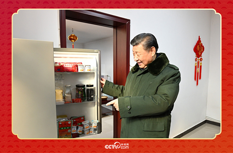 2024年春節(jié)前夕，習(xí)近平總書記在天津第六埠村考察時(shí)，走進(jìn)村民杜洪剛家看望。